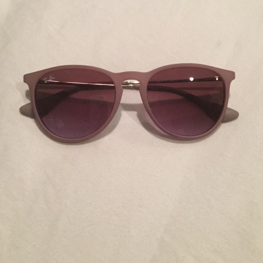 Erika Ray Ban